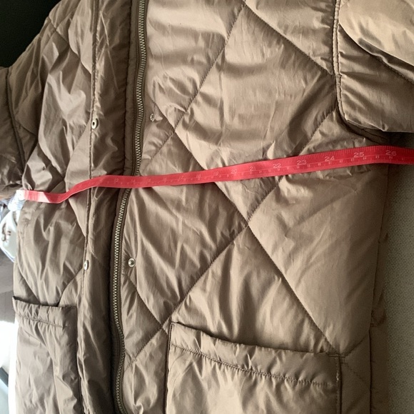 H&M size XXL long quilted puffer coat has pockets and snap slits on sides, beige - Picture 10 of 10